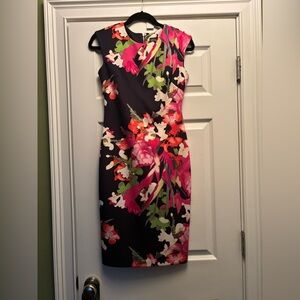 Vince Camuto sheath dress size 2 EUC